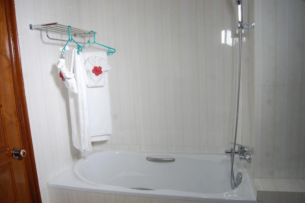 Su Tine San Royal Palace Hotel Bagan Zimmer foto