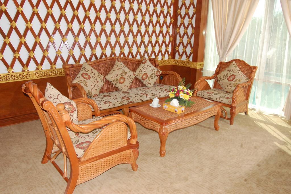 Su Tine San Royal Palace Hotel Bagan Zimmer foto