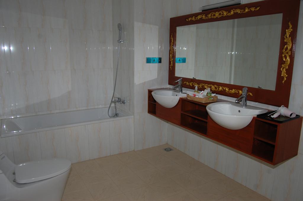 Su Tine San Royal Palace Hotel Bagan Zimmer foto